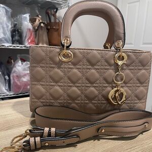 ♥️ Boutique Handbag Crossbody Bag (NWOT)